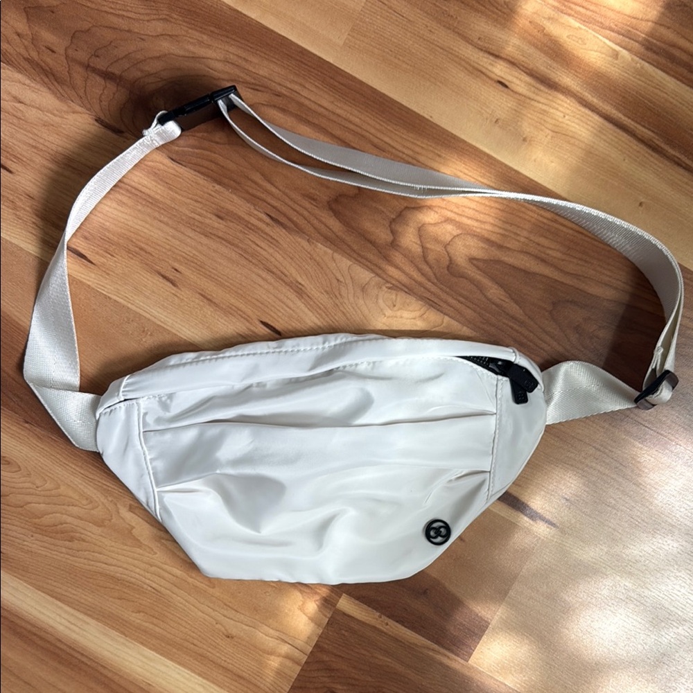 Calia sling Bag